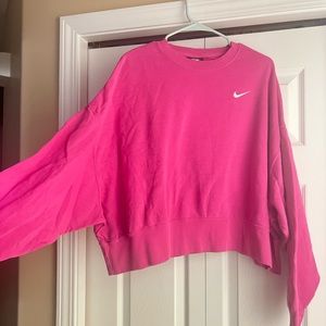hot pink oversized nike crew!